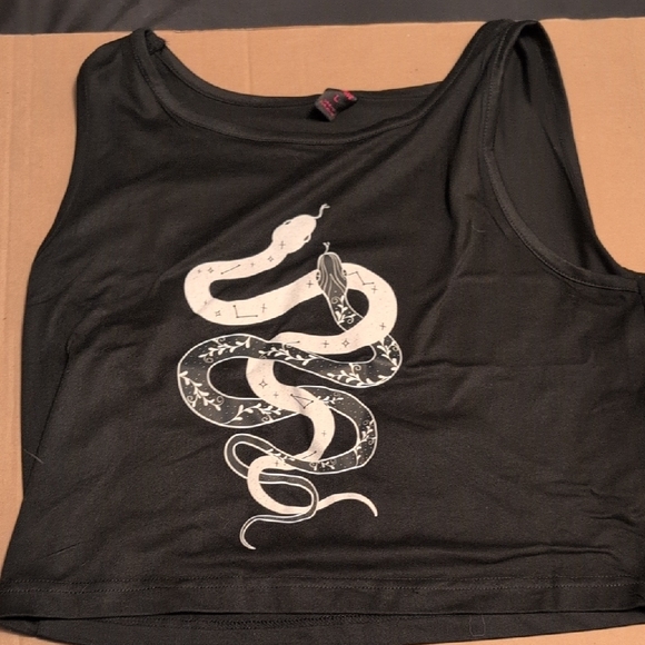 ROMWE Tops - ROMWE Black and White Snake Crop Top